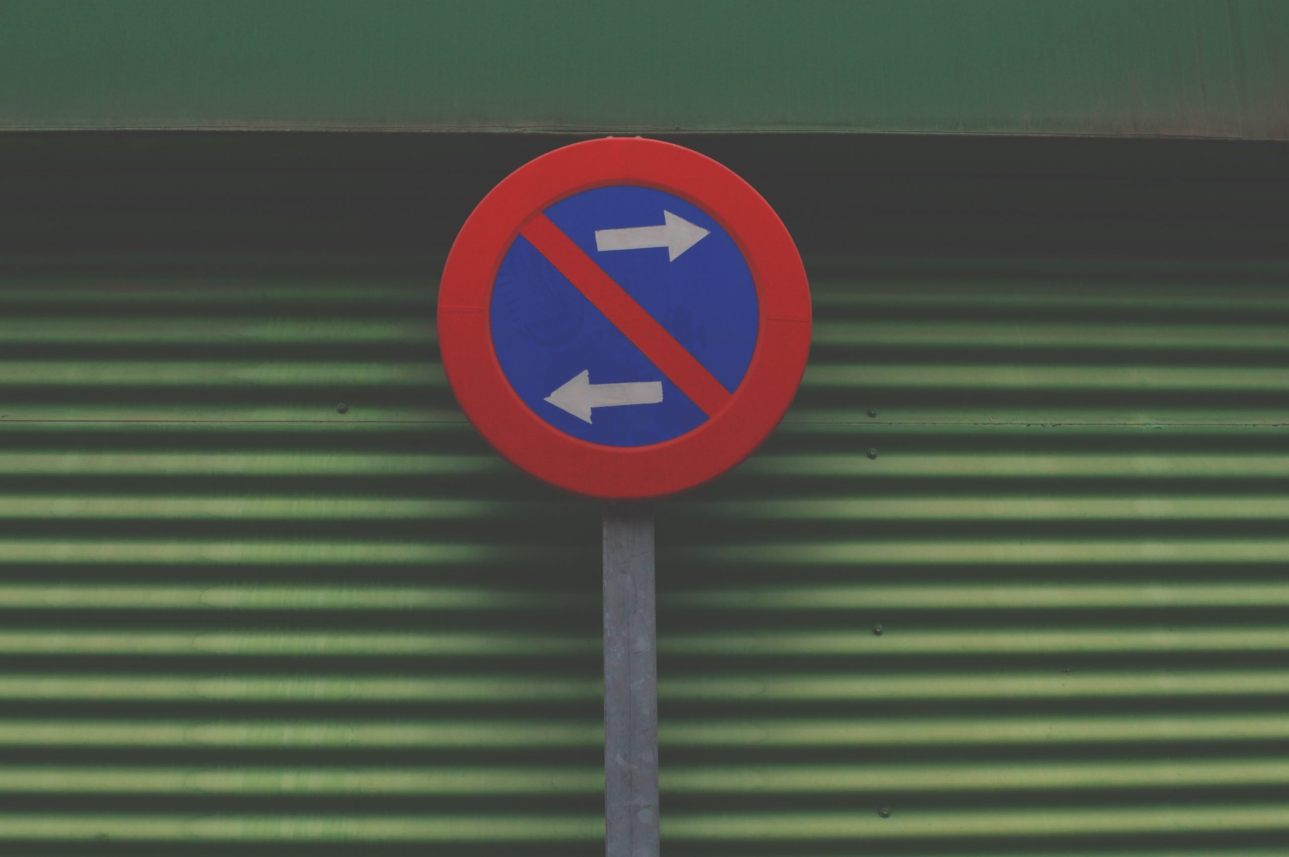 A sign with arrows pointing left and right