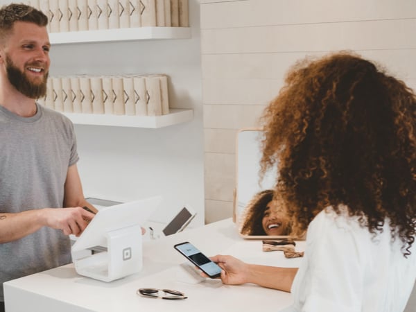 Customer transaction in a cafe