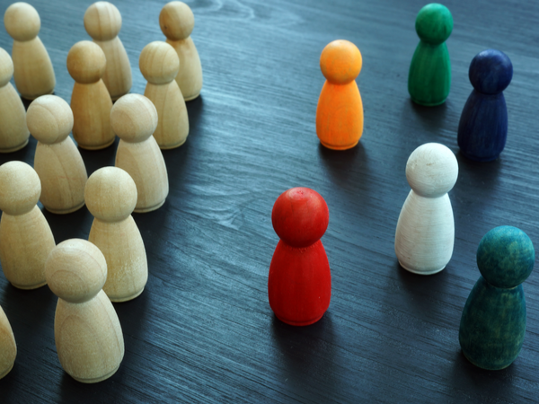 Different coloured pegs standing opposite uniform pegs