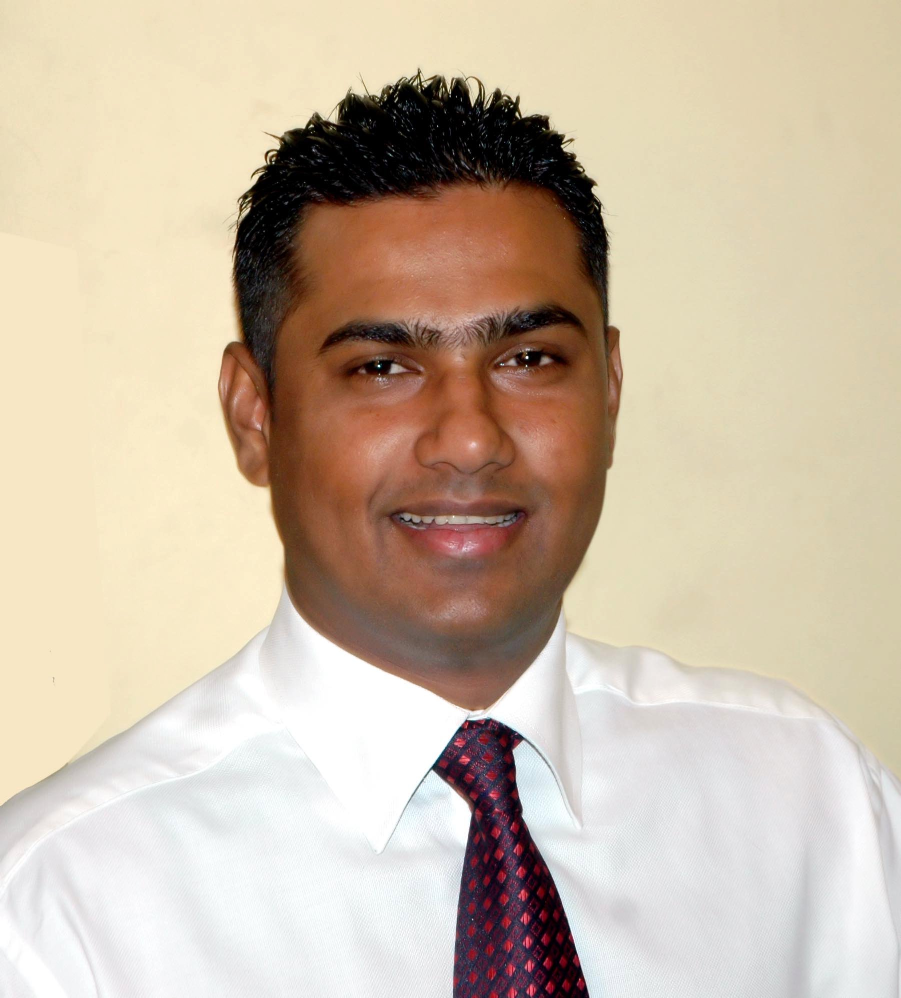 Dr. Lewie  Diasz FCMI
