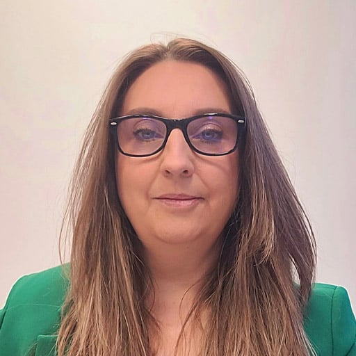 julia-nixon-headshot