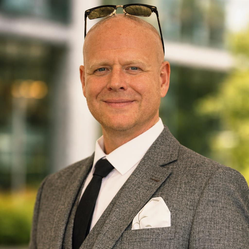 Chris Jones CMgr MCMI